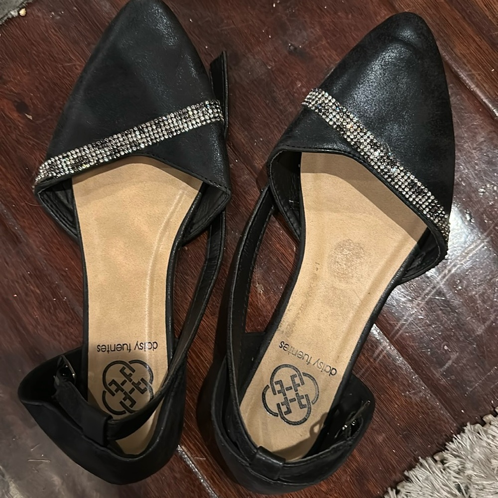 Women’s flat shoes size 7 used